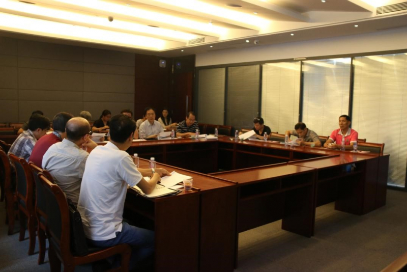 探花精选
召开校友会会长会议